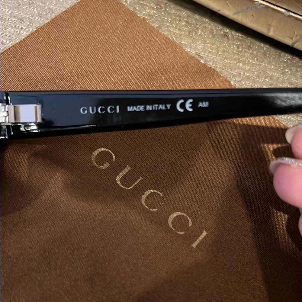 Gucci Black and Silver Glasses Timeless Elegance - Picture 7 of 13